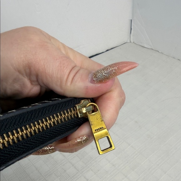 Fossil Black and Cream full sized  Wallet - Picture 8 of 9